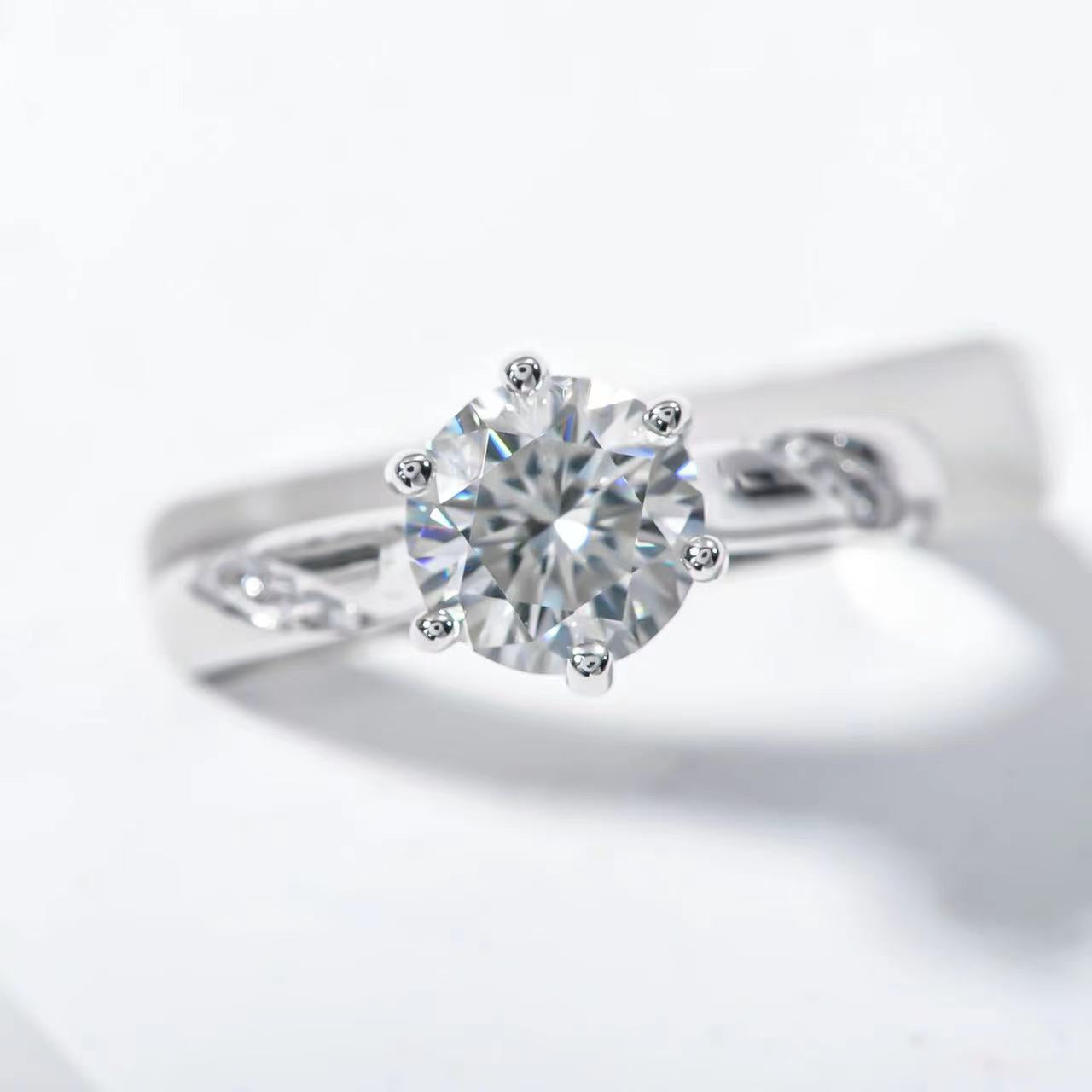 Top-down image of the MD-E2 Ring showcasing its sparkle and craftsmanship – perfect artificial jewellery online in Pakistan.
