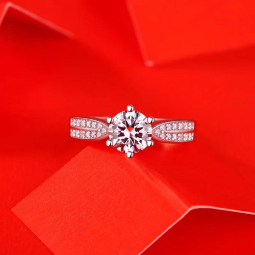 Top view of MD-E4 Ring with detailed silver setting and moissanite brilliance – perfect artificial jewellery online in Pakistan.
