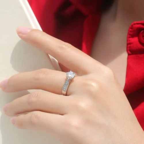 MD-E4 Moissanite Ring worn on hand, radiating elegance and shine – best-selling artificial jewellery online in Pakistan.