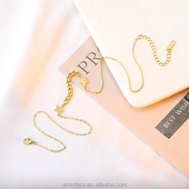 Detail view of adjustable 40+5 cm chain on gold titanium necklace for women – shop cheap & stylish jewellery in Pakistan
