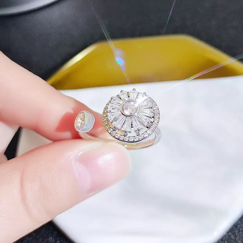 Radiant Daisy Flower Spinning Ring with floral design, 18K gold plated brass and zircon accents.