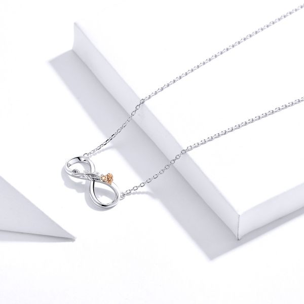 Elegant floral silver necklace for women ā available at Eva & Esh jewellery store Pakistan