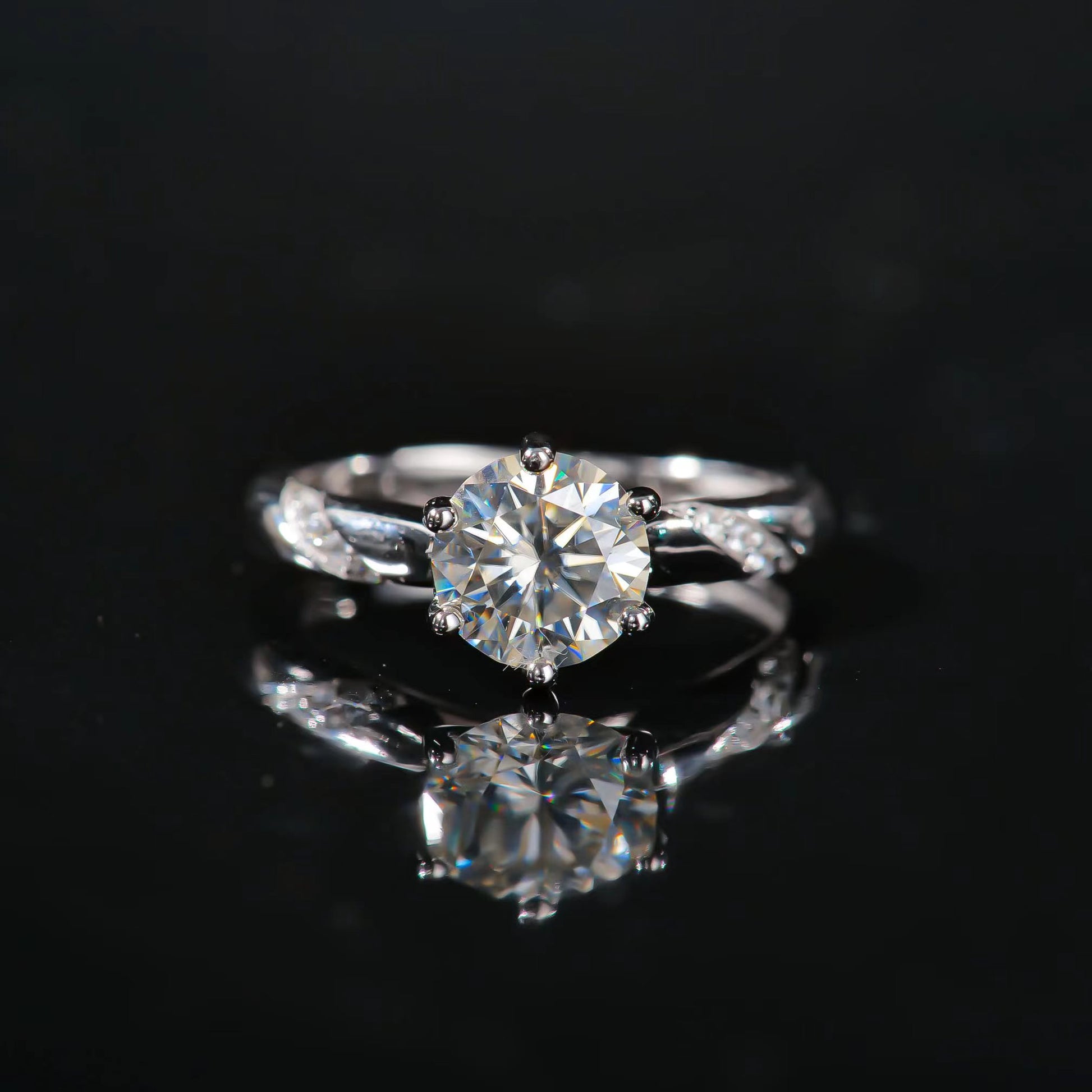 Side view of the MD-E2 Moissanite Ring with a polished silver band – elegant design in artificial jewellery online in Pakistan.