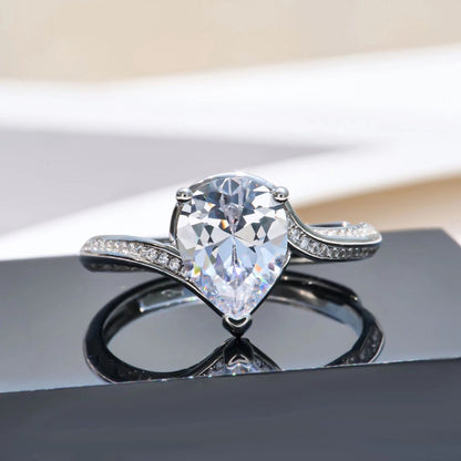 Close-up of 925 silver ring with zircon accents – crafted by the Best Jewelry Store Online in Pakistan