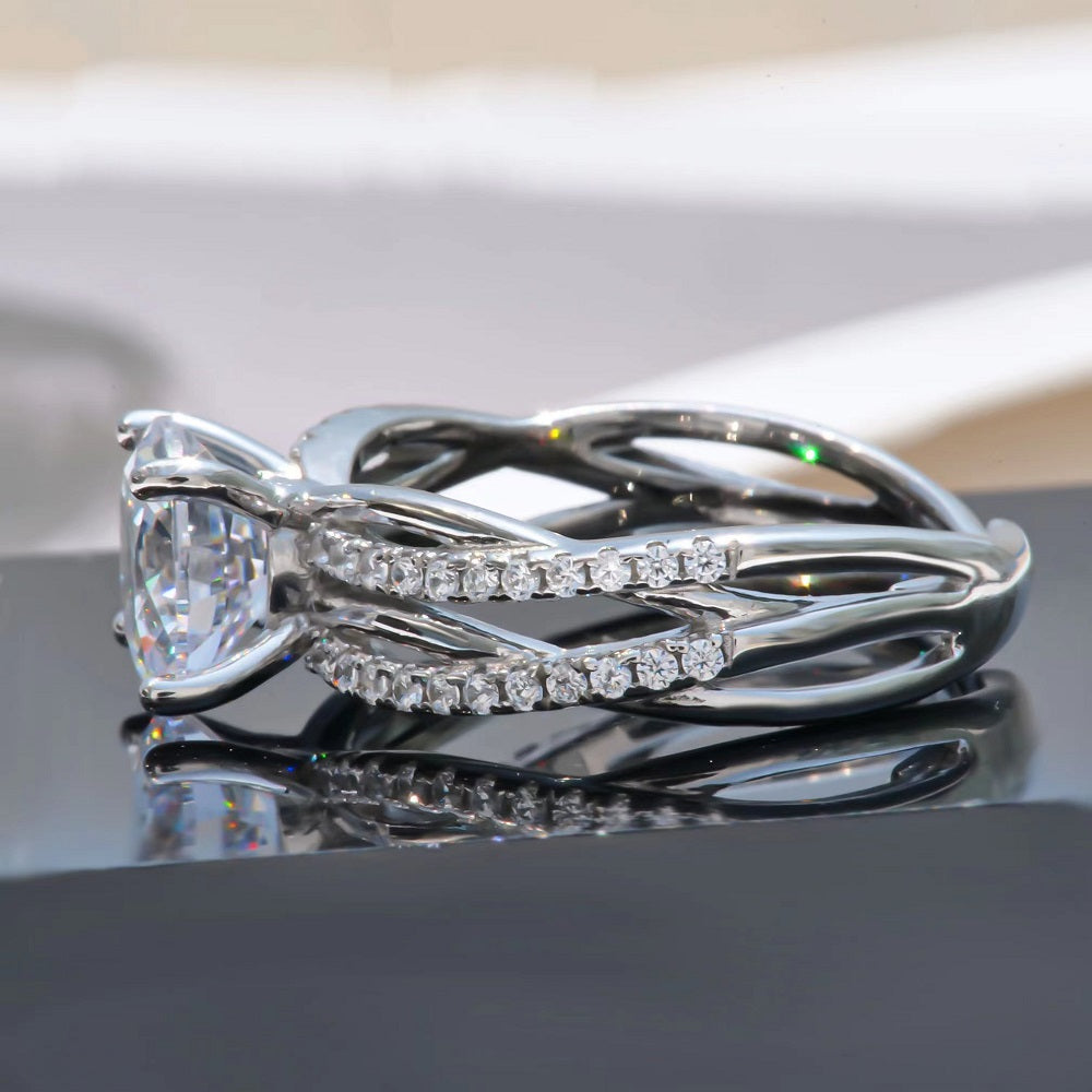 Pure 925 silver ring with zircon accents on display – handcrafted jewelry by the Best Jewelry Store Online in Pakistan