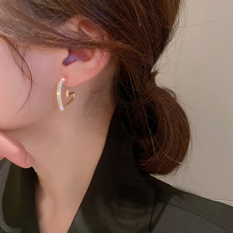 Elegant heart earrings – lightweight and trendy jewelry at affordable artificial jewellery store in Pakistan