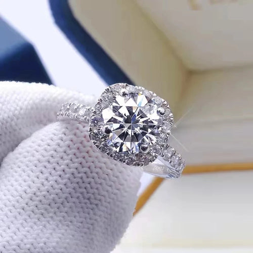 Elegant side view of the MD-E3 Moissanite Ring in sterling silver, a perfect choice for artificial jewellery online in Pakistan.