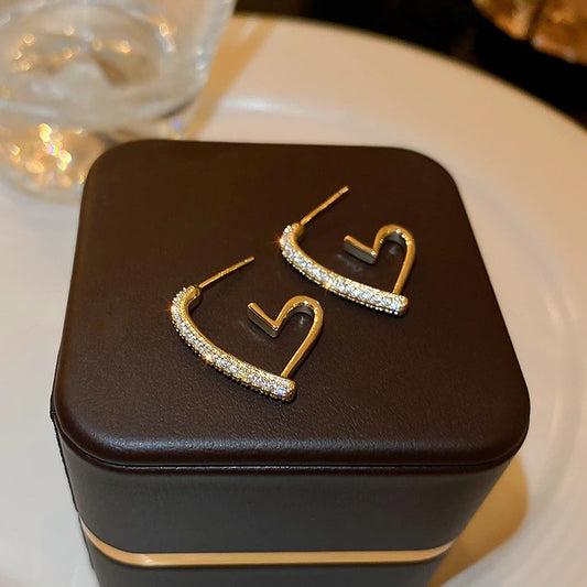 Minimalist love heart earrings – elegant studs from affordable artificial jewellery store in Pakistan