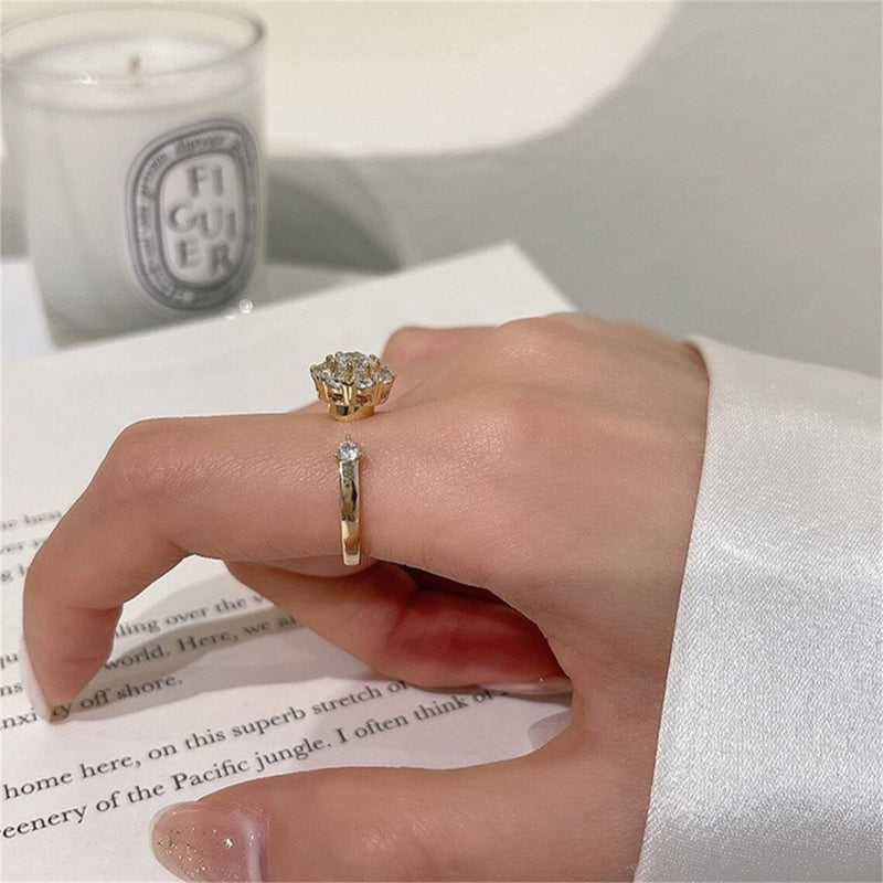 Side view of Glamorous Zircon Spinning Ring for Women – Stylish floral detail by the Best Jewelry Store Online in Pakistan.