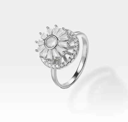 Elegant floral spinner ring featuring a radiant daisy design, from the Best Jewelry Store Online in Pakistan