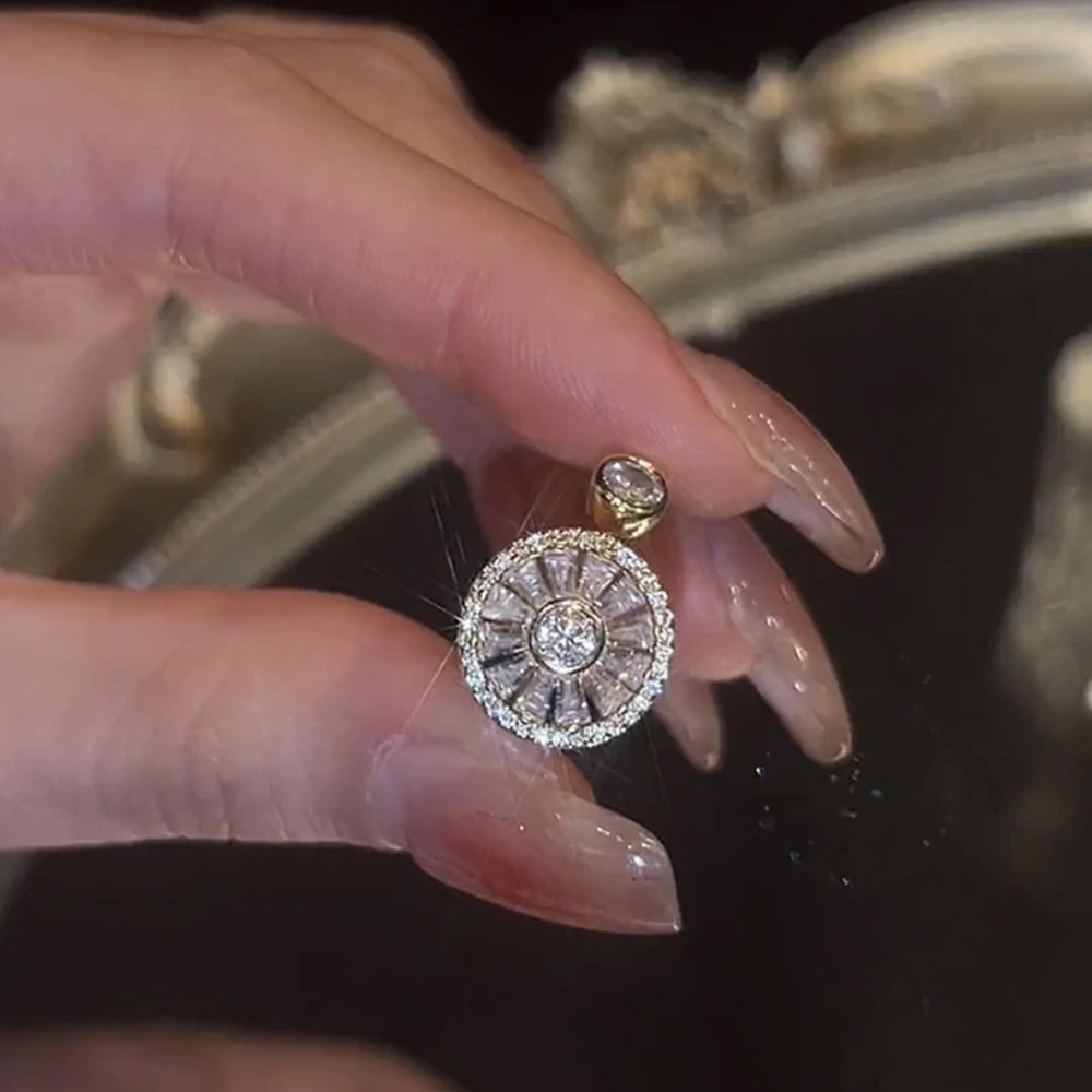 Adjustable crystal daisy flower ring on hand with spinning design trendy jewelry for girls Pakistan