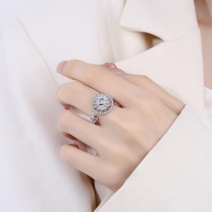 Adjustable crystal daisy flower ring on hand with spinning design trendy jewelry for girls Pakistan Silver